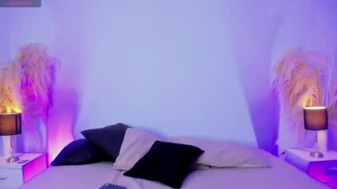 E V A N S online show from October 7, 9:08 pm