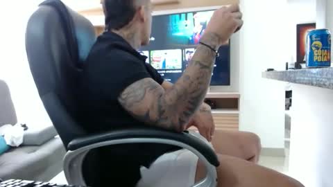 Snapshot of exotic_dude chatting on February 26, 8:09 pm camilo online show from February 26, 8:09 pm