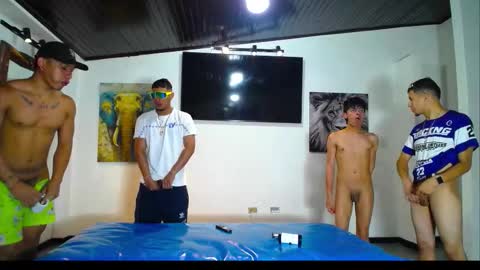 extrangers online show from November 24, 1:34 pm