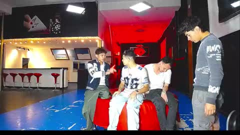 extrangers online show from November 7, 1:47 pm