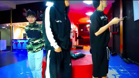 extrangers online show from October 10, 12:10 pm