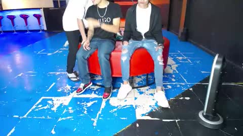 extrangers online show from November 3, 1:13 pm