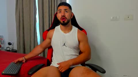 Ezzio Scolaro online show from January 16, 7:49 pm