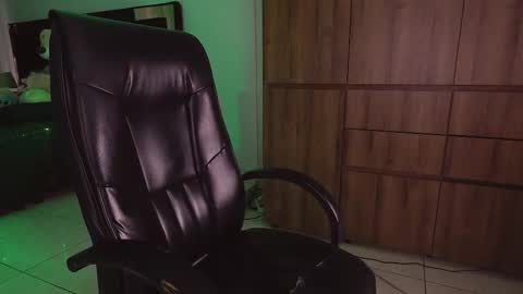 farid_jake_ online show from October 22, 6:43 pm