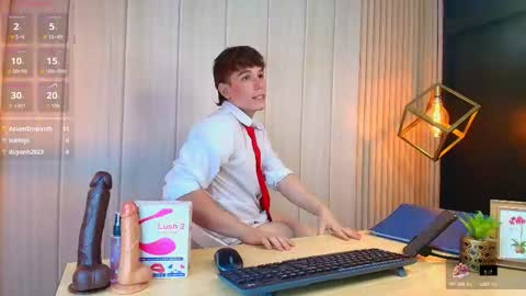 Snapshot of femboy_max chatting on October 6, 1:27 pm Femboy Max online show from October 6, 1:27 pm
