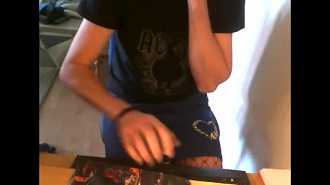 fifi010203 online show from April 24, 8:38 am