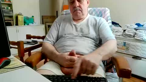 filhober online show from April 14, 2:27 pm