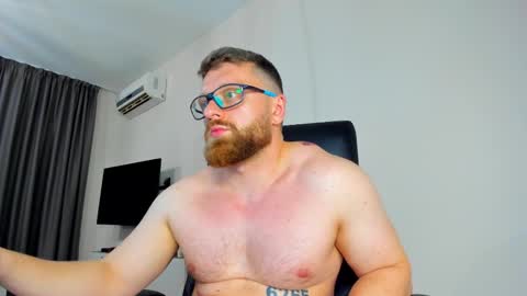 FindomGuyXXX online show from April 16, 9:39 pm