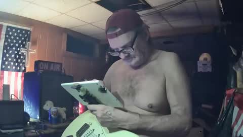 flamingfartguy online show from December 31, 4:27 am