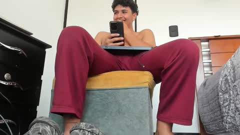 Snapshot of foot_master777 chatting on September 29, 8:27 pm foot_master777 online show from September 29, 8:27 pm