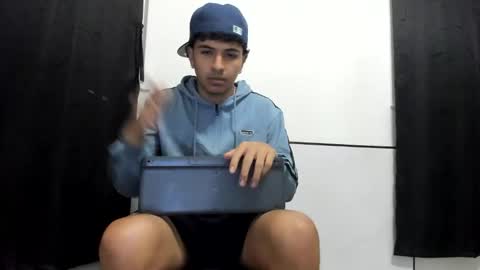 Snapshot of foot_master777 chatting on January 19, 1:10 am foot_master777 online show from January 19, 1:10 am