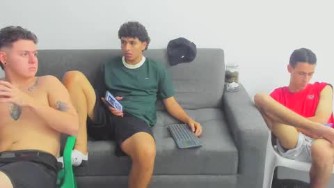 Snapshot of foot_master777 chatting on March 9, 1:46 am foot_master777 online show from March 9, 1:46 am