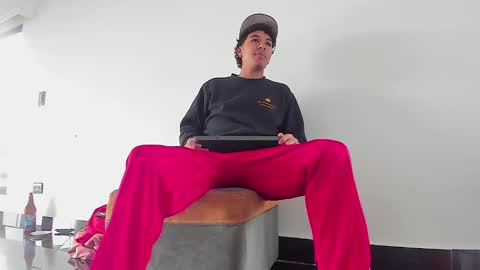 Snapshot of foot_master777 chatting on February 16, 2:43 pm foot_master777 online show from February 16, 2:43 pm