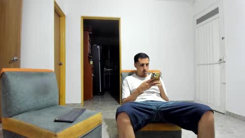 Snapshot of foot_master777 chatting on December 27, 6:03 am foot_master777 online show from December 27, 6:03 am