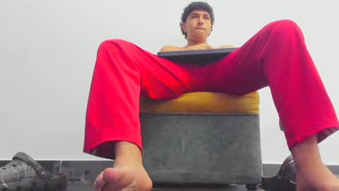 Snapshot of foot_master777 chatting on March 3, 11:56 pm foot_master777 online show from March 3, 11:56 pm