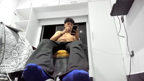 Snapshot of foot_master777 chatting on September 24, 2:55 am foot_master777 online show from September 24, 2:55 am