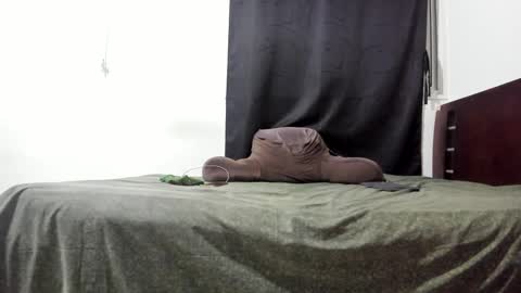 Snapshot of foot_master777 chatting on December 7, 12:53 am foot_master777 online show from December 7, 12:53 am