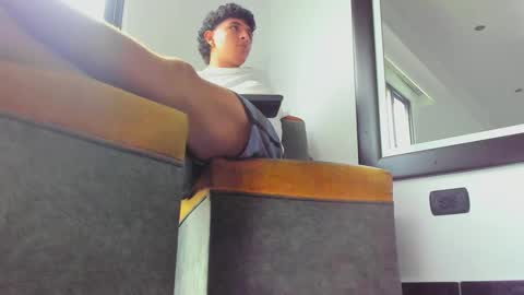 Snapshot of foot_master777 chatting on March 1, 10:31 pm foot_master777 online show from March 1, 10:31 pm
