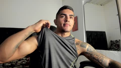 Snapshot of franco_ruiz_ chatting on December 31, 2:40 am franco online show from December 31, 2:40 am
