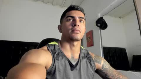 Snapshot of franco_ruiz_ chatting on February 15, 12:49 am franco online show from February 15, 12:49 am