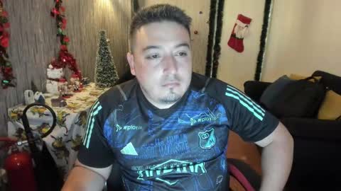 Snapshot of francoisroy chatting on December 5, 4:23 pm Juan online show from December 5, 4:23 pm