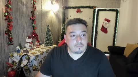 Snapshot of francoisroy chatting on December 2, 9:37 pm Juan online show from December 2, 9:37 pm