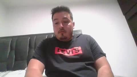 Snapshot of francoisroy chatting on December 18, 3:26 am Juan online show from December 18, 3:26 am