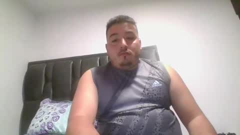 Snapshot of francoisroy chatting on December 29, 4:27 am Juan online show from December 29, 4:27 am