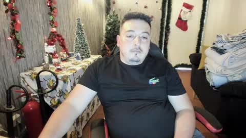 Snapshot of francoisroy chatting on December 31, 5:18 pm Juan online show from December 31, 5:18 pm