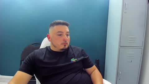 Snapshot of francoisroy chatting on December 23, 3:50 am Juan online show from December 23, 3:50 am