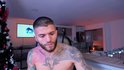 Snapshot of frankfarrellx chatting on December 9, 7:17 am Frank Farrell. Hey remember to give me a thumbs up Ty online show from December 9, 7:17 am