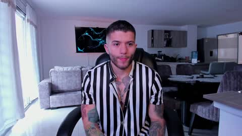Snapshot of frankfarrellx chatting on January 24, 6:25 pm Frank Farrell. Hey remember to give me a thumbs up Ty online show from January 24, 6:25 pm