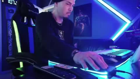 frankievw9 online show from September 17, 5:08 am