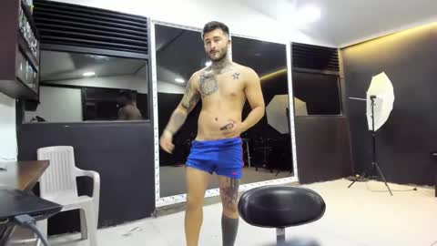 Snapshot of frankrouse_ chatting on January 9, 2:01 am Frank online show from January 9, 2:01 am