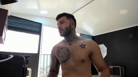 Snapshot of frankrouse_ chatting on January 12, 3:46 pm Frank online show from January 12, 3:46 pm