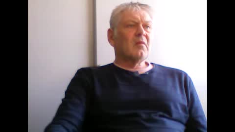 frannkboy61 online show from April 21, 12:00 pm