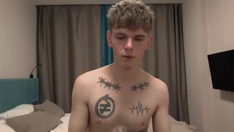 fredd_xanderrs online show from October 19, 5:05 pm