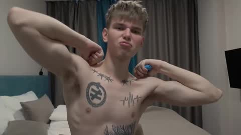 fredd_xanderrs online show from October 17, 2:10 pm