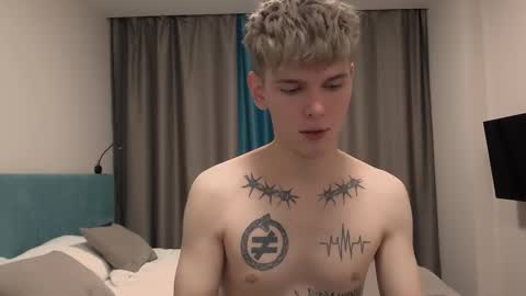 fredd_xanderrs online show from October 18, 4:12 pm