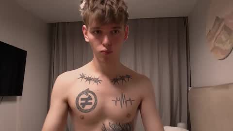 fredd_xanderrs online show from October 20, 6:12 pm