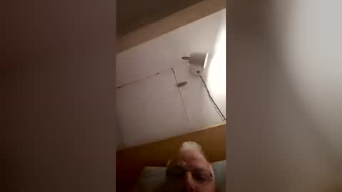 freddybear196258 online show from June 30, 12:17 pm
