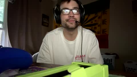 freezeskiii online show from September 9, 11:58 pm