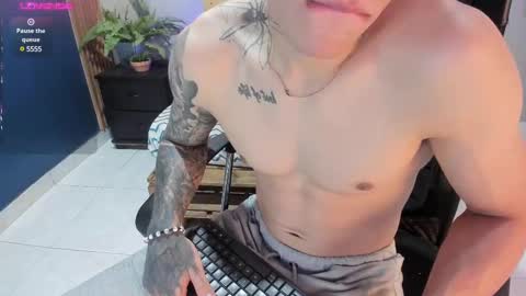 Snapshot of french_sexx chatting on February 12, 8:07 pm Xavier online show from February 12, 8:07 pm