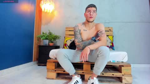 Snapshot of french_sexx chatting on January 18, 1:12 am Xavier online show from January 18, 1:12 am