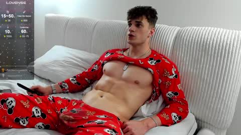 Snapshot of fresh_b1ood chatting on January 28, 9:29 pm Alex or Andrzej online show from January 28, 9:29 pm