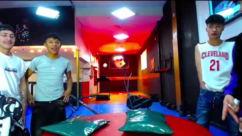 THOMAS AND DAMIAND online show from September 22, 6:40 pm