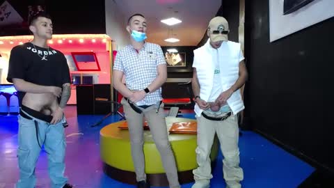 THOMAS AND DAMIAND online show from March 7, 6:43 pm