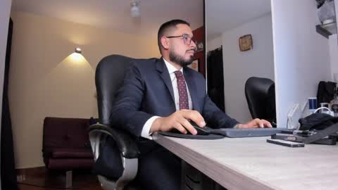 SERGIO THE SEX LAWYER online show from April 8, 4:57 am