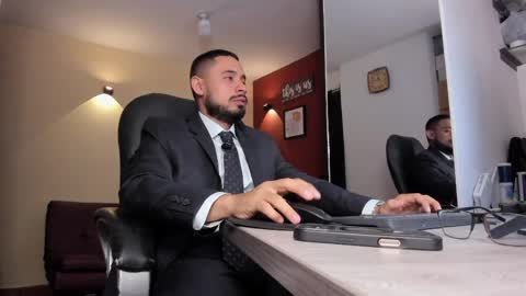 SERGIO THE SEX LAWYER online show from April 2, 3:59 am