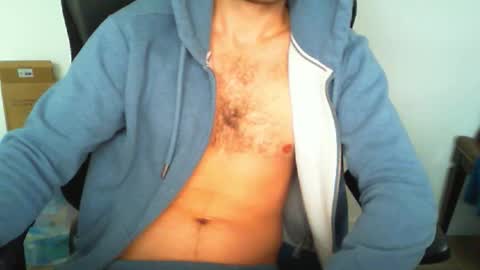 Snapshot of funnyeucouple chatting on October 13, 7:36 am YWhiteNiceMan online show from October 13, 7:36 am